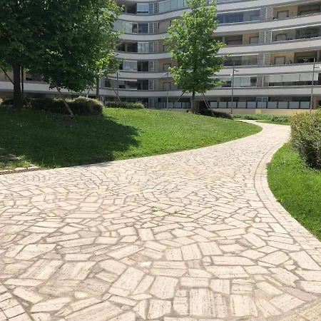 Apartment Kamchu With Terrace Near Metro Con Vista Rome